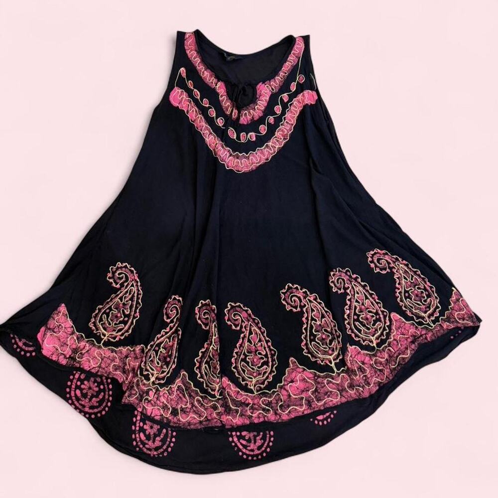 Cutest black and pink paisley